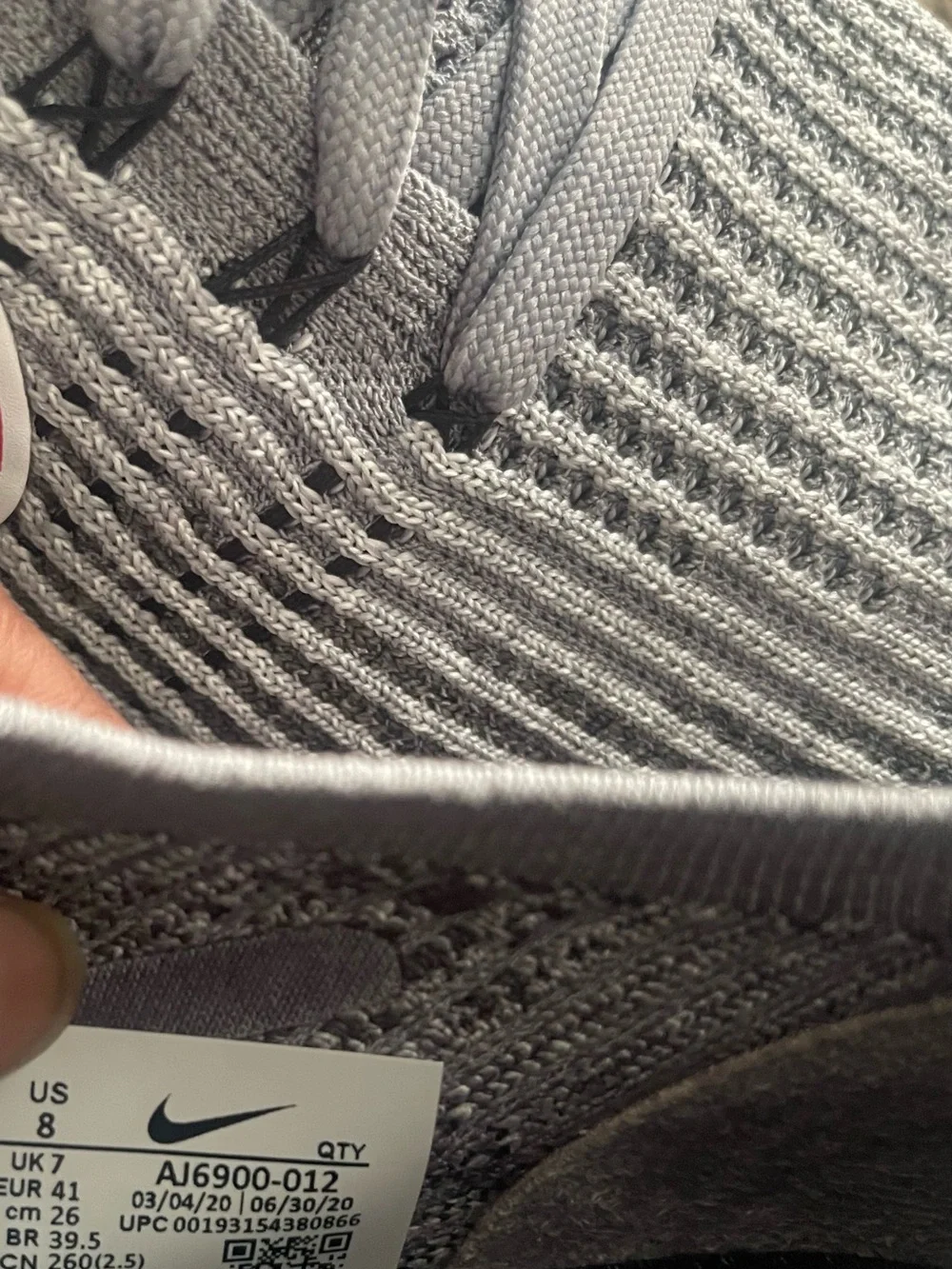 Nike lightweight flyknit